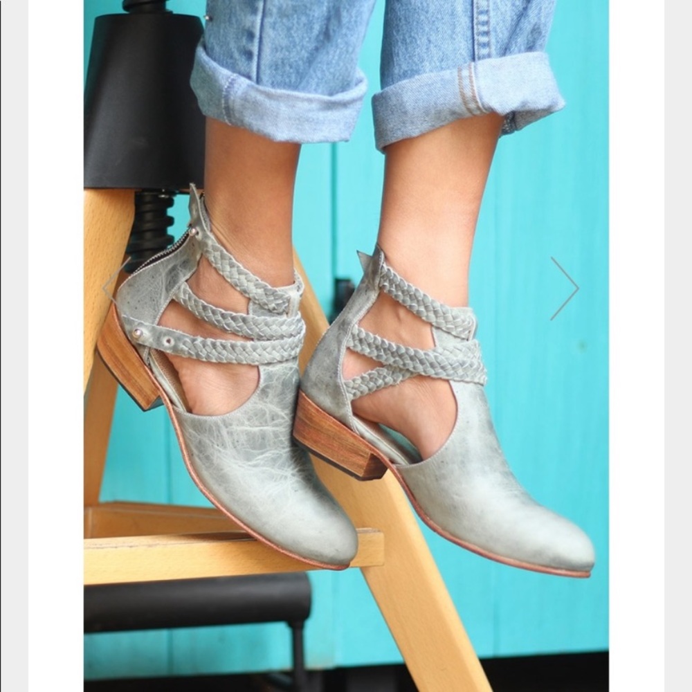 UXIBAL Anthro Green Trenza Cutout Booties